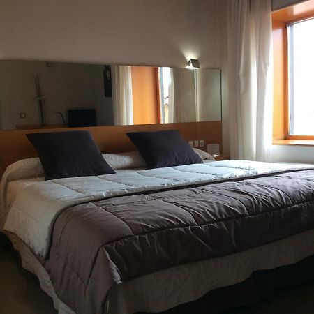 Hotel Viaurelia Montblanc Bagian luar foto