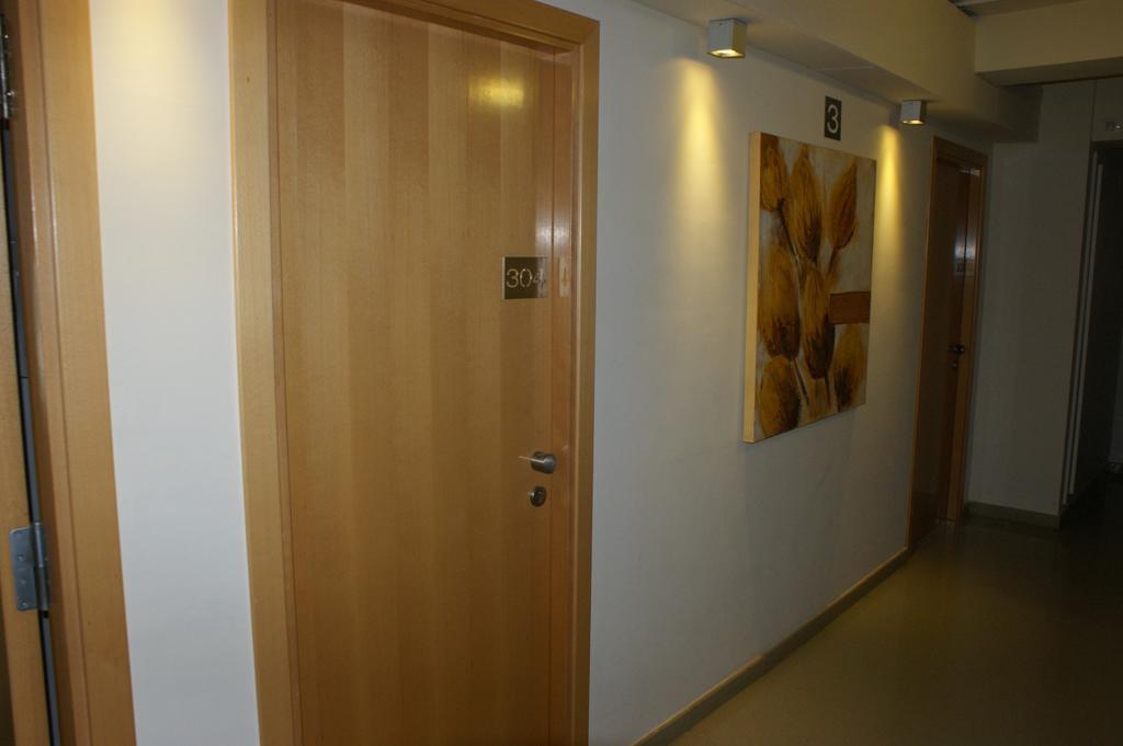 Hotel Viaurelia Montblanc Bagian luar foto