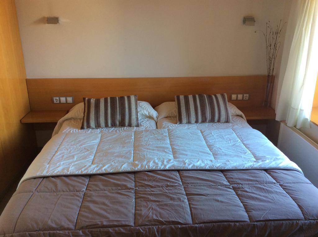 Hotel Viaurelia Montblanc Bagian luar foto