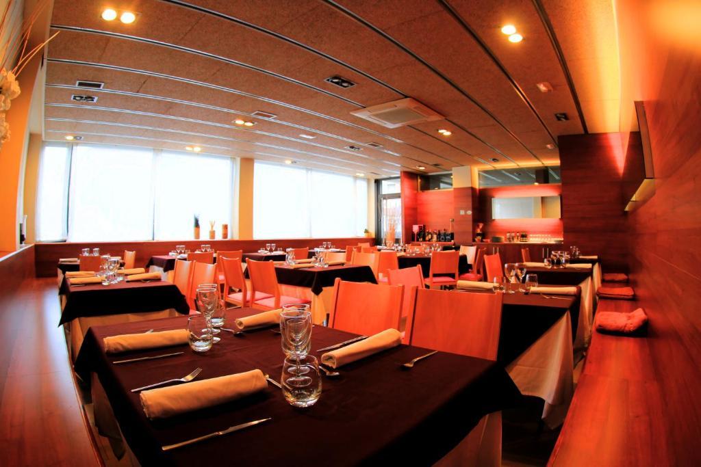 Hotel Viaurelia Montblanc Bagian luar foto