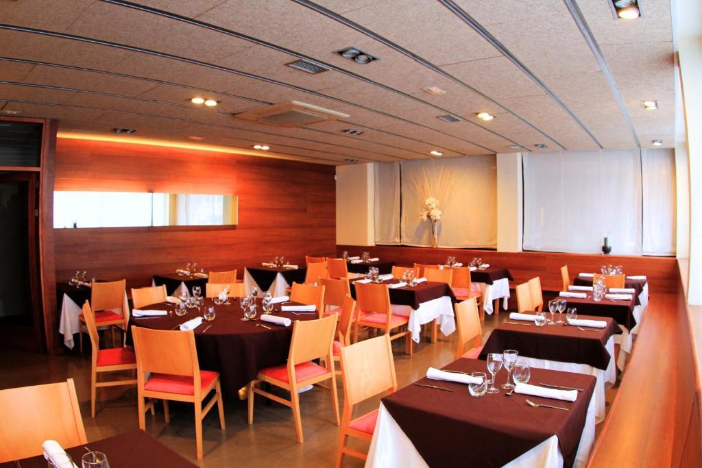 Hotel Viaurelia Montblanc Bagian luar foto
